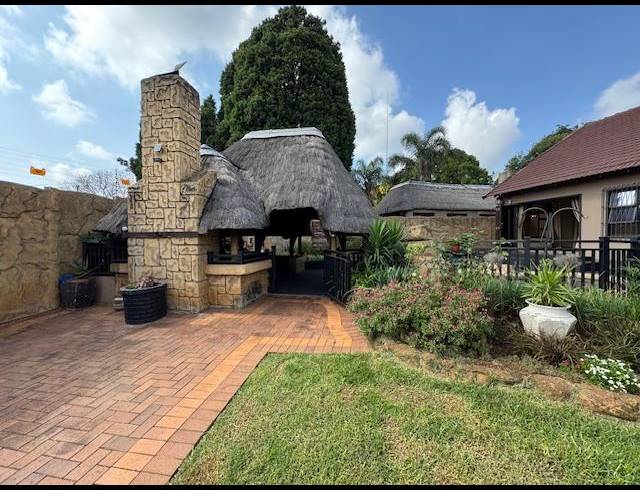 7 BEDROOM HOUSE FOR SALE IN GLEN MARAIS